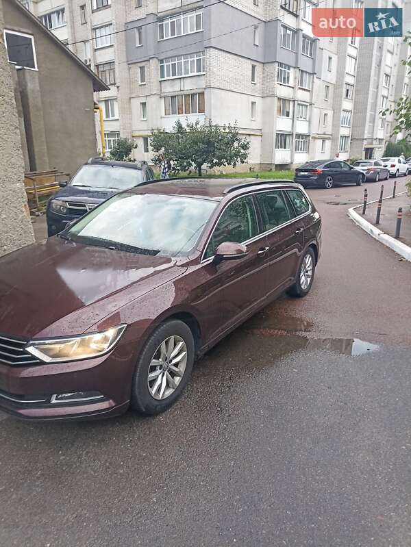 Универсал Volkswagen Passat 2015 в Житомире