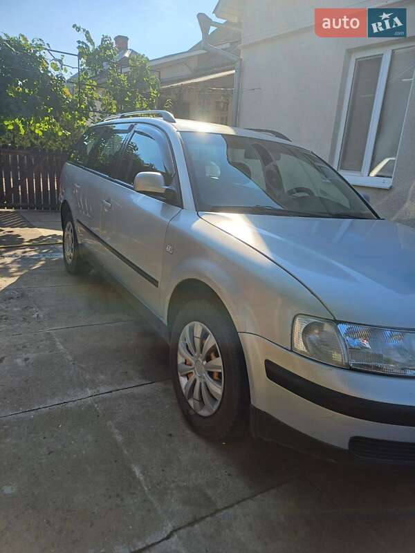 Універсал Volkswagen Passat 1998 в Чернівцях
