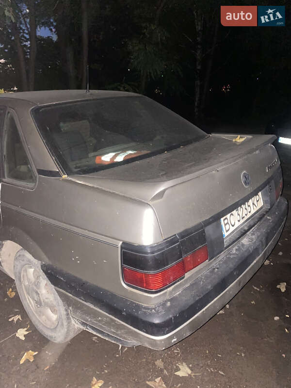 Седан Volkswagen Passat 1990 в Львове