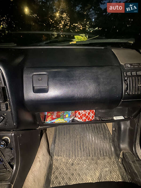 Седан Volkswagen Passat 1990 в Львове