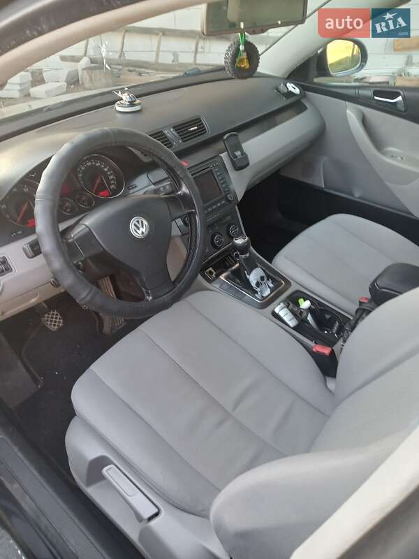 Седан Volkswagen Passat 2005 в Ровно
