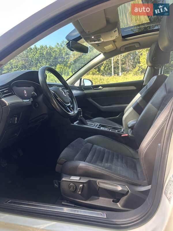 Седан Volkswagen Passat 2015 в Рівному