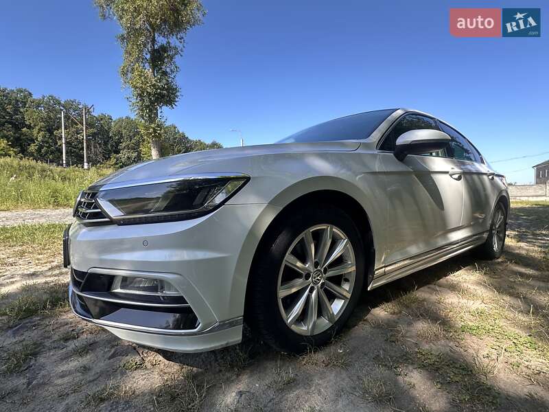 Седан Volkswagen Passat 2015 в Рівному