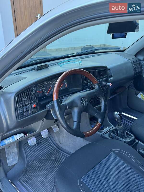 Седан Volkswagen Passat 1988 в Кривом Роге