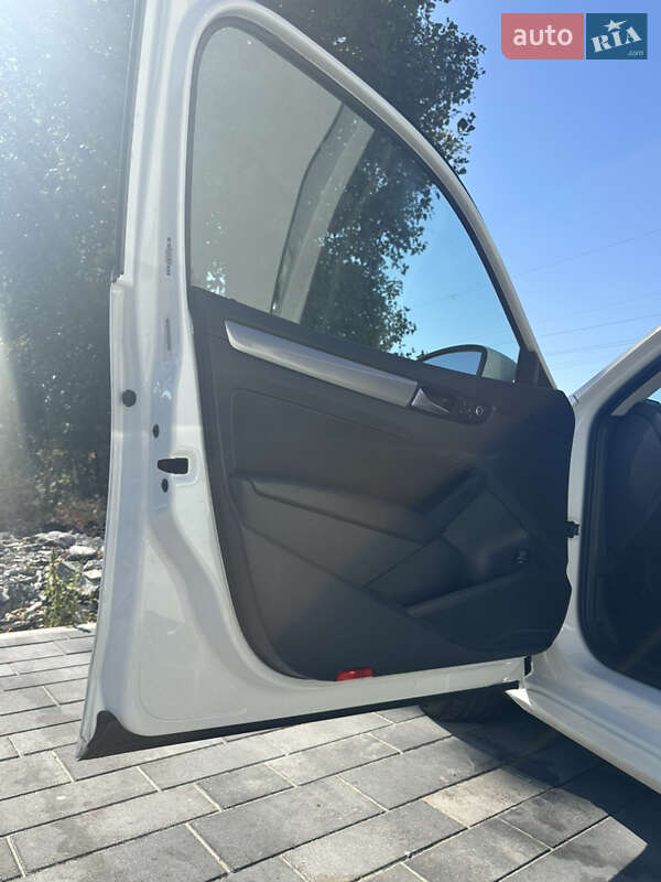 Седан Volkswagen Passat 2013 в Киеве