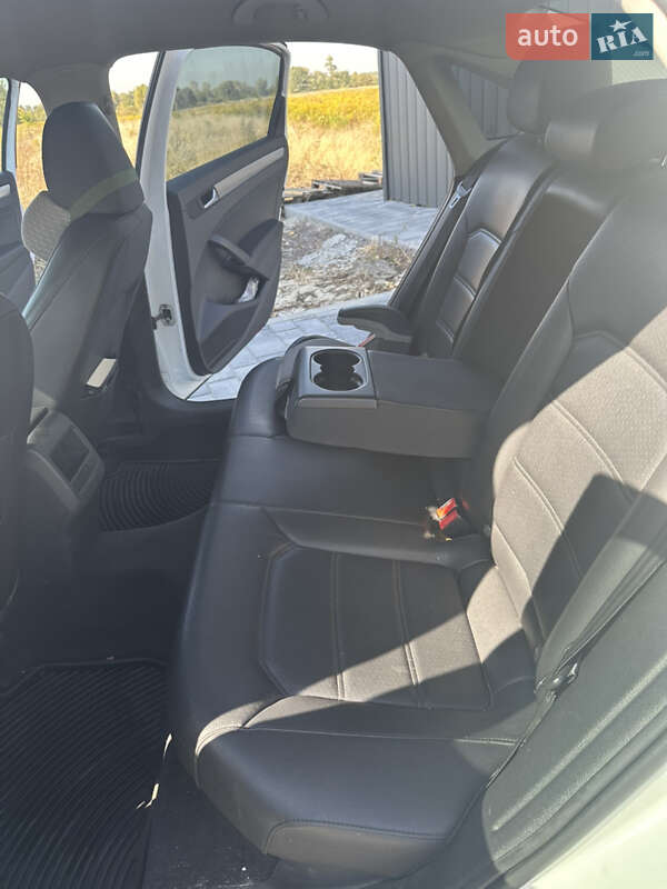 Седан Volkswagen Passat 2013 в Киеве