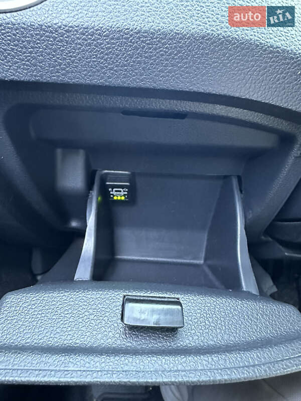 Седан Volkswagen Passat 2013 в Киеве