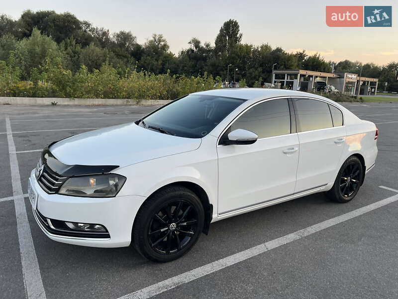 Седан Volkswagen Passat 2011 в 
