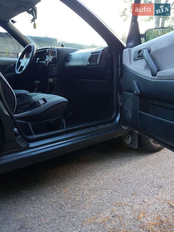 Седан Volkswagen Passat 1990 в Киеве