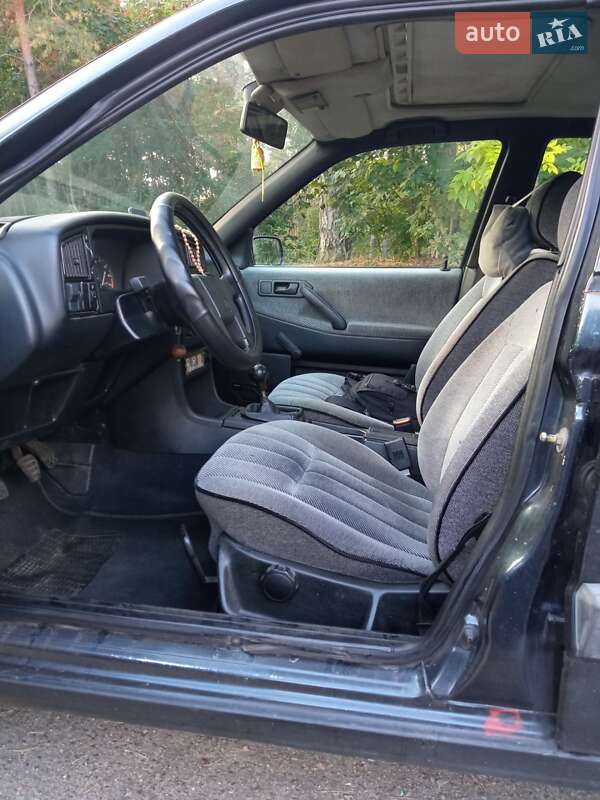 Седан Volkswagen Passat 1990 в Киеве