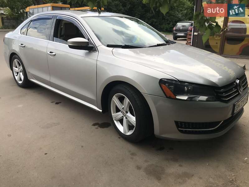 Седан Volkswagen Passat 2013 в Ромнах