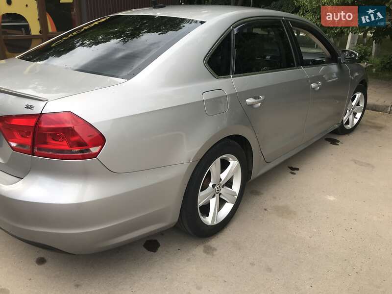 Седан Volkswagen Passat 2013 в Ромнах