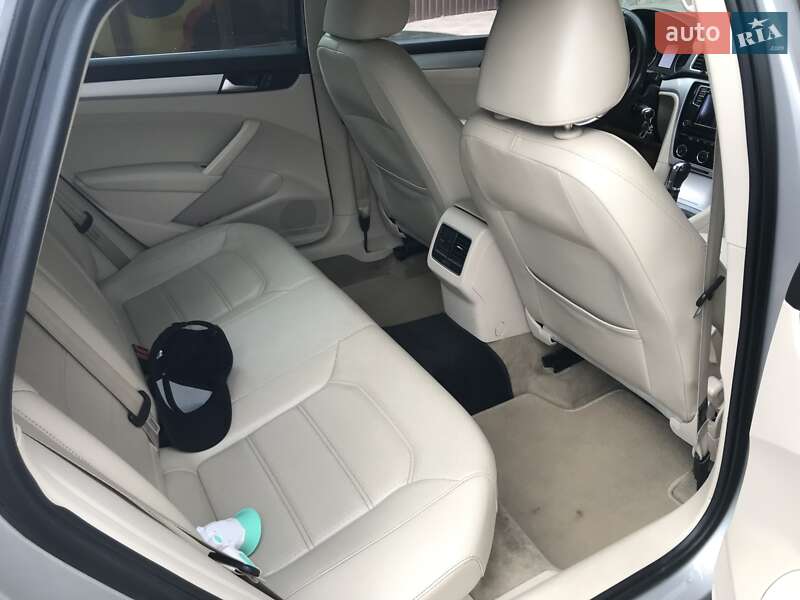 Седан Volkswagen Passat 2013 в Ромнах