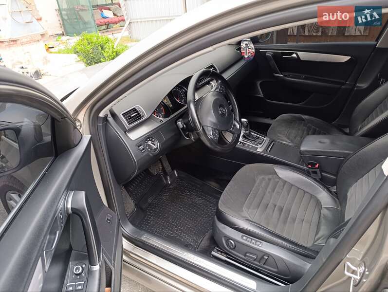 Седан Volkswagen Passat 2012 в Мироновке