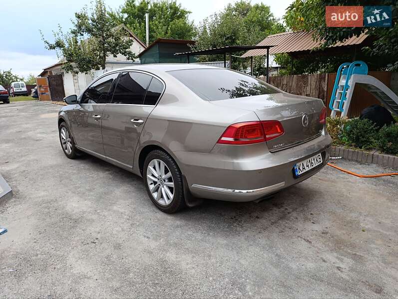 Седан Volkswagen Passat 2012 в Мироновке