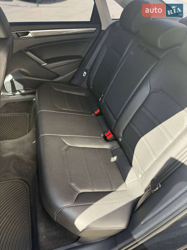 Седан Volkswagen Passat 2017 в Києві