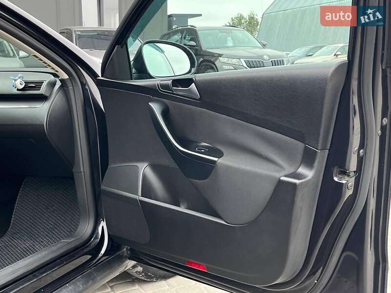 Універсал Volkswagen Passat 2009 в Львові