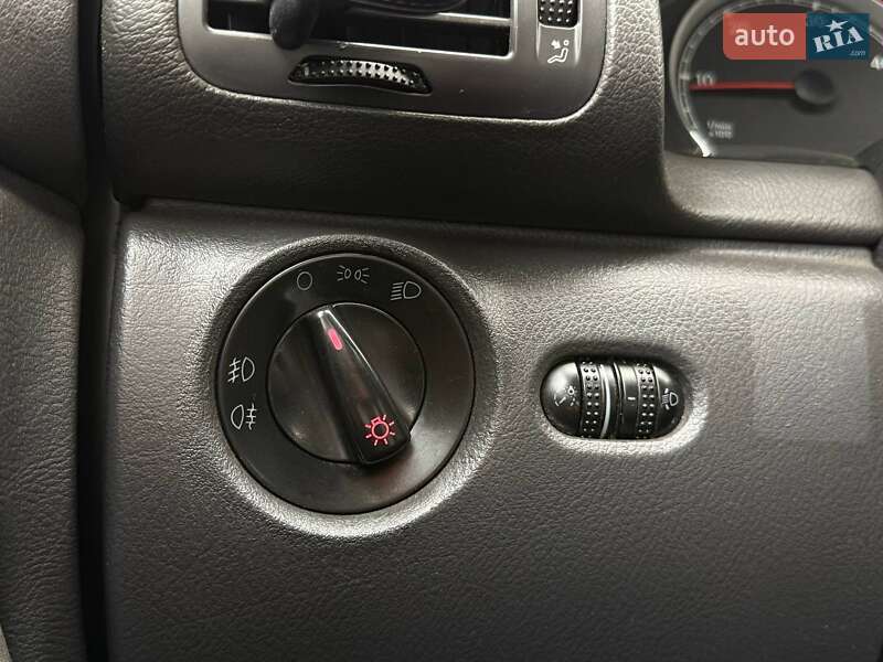 Универсал Volkswagen Passat 2004 в Киеве