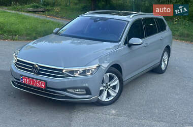 Универсал Volkswagen Passat 2022 в Бориславе