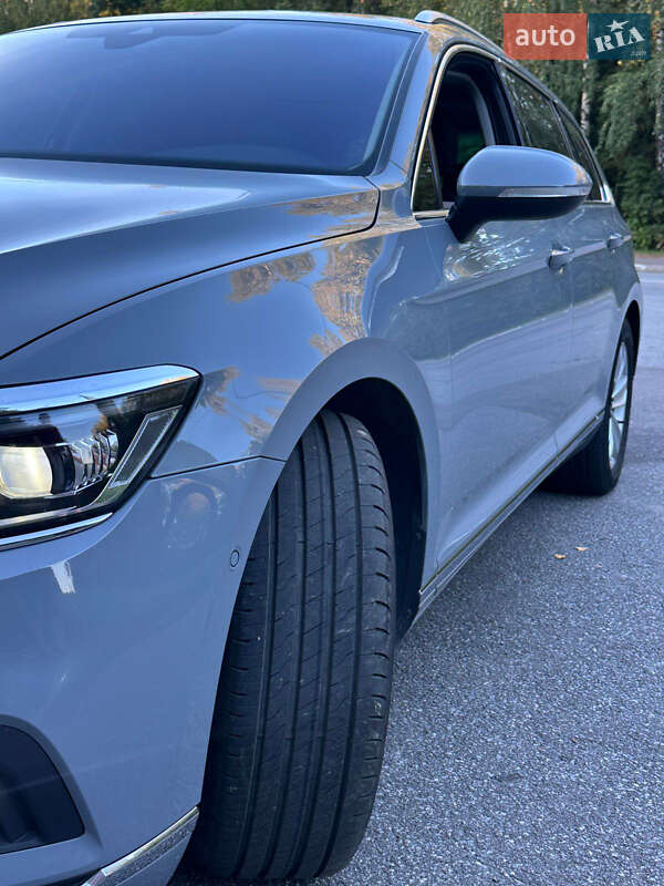 Универсал Volkswagen Passat 2022 в Бориславе