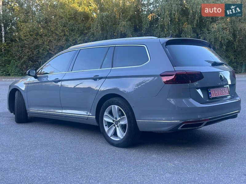 Универсал Volkswagen Passat 2022 в Бориславе