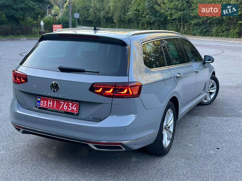 Универсал Volkswagen Passat 2022 в Бориславе