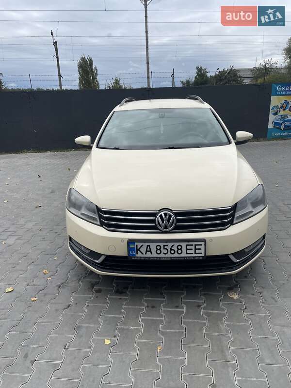 Универсал Volkswagen Passat 2012 в Киеве