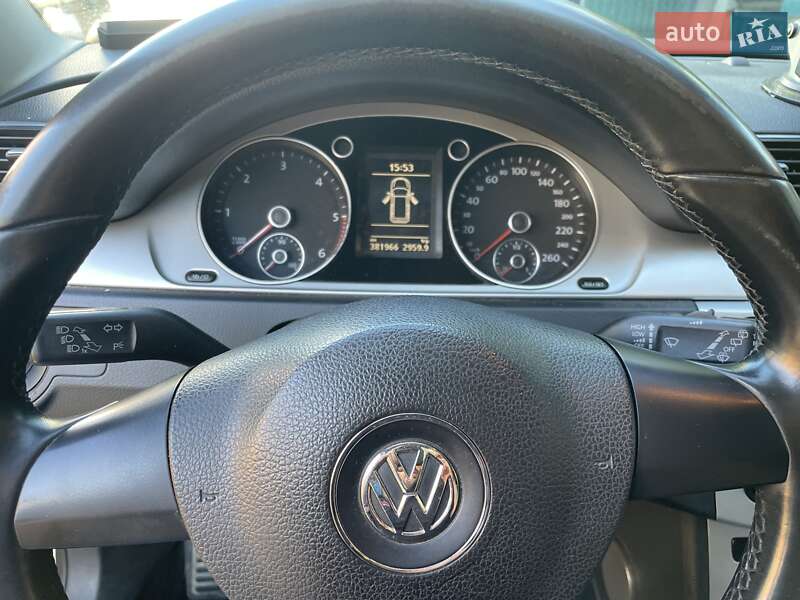 Универсал Volkswagen Passat 2012 в Киеве
