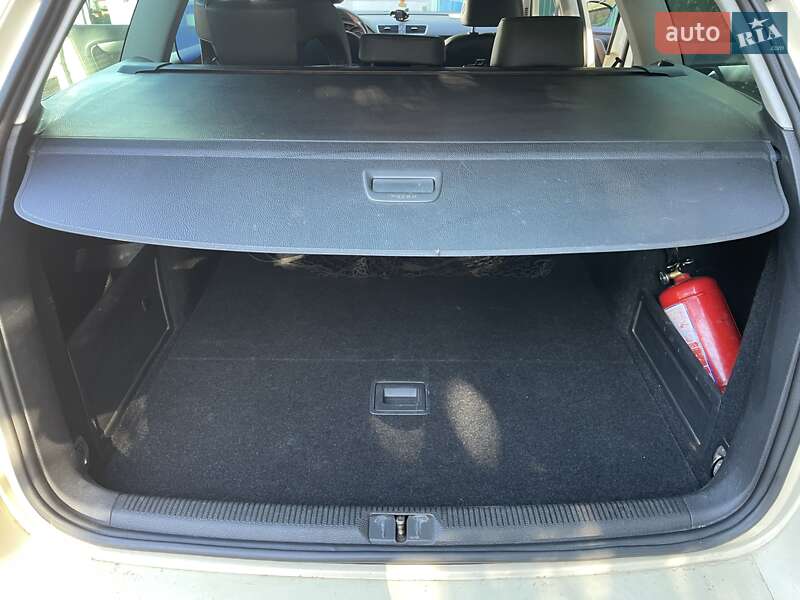 Универсал Volkswagen Passat 2012 в Киеве