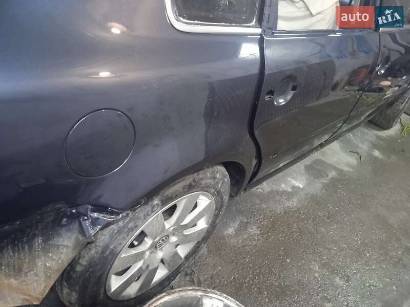Седан Volkswagen Passat 2003 в Виноградове