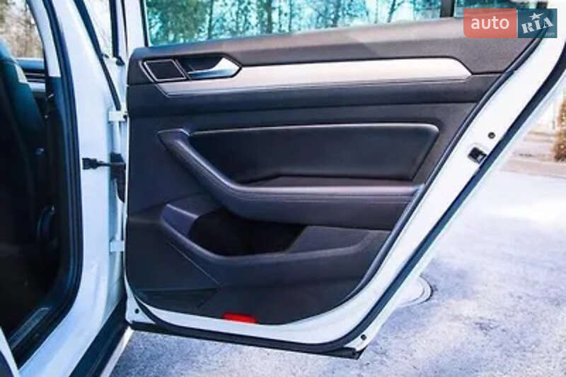 Універсал Volkswagen Passat 2017 в Дніпрі