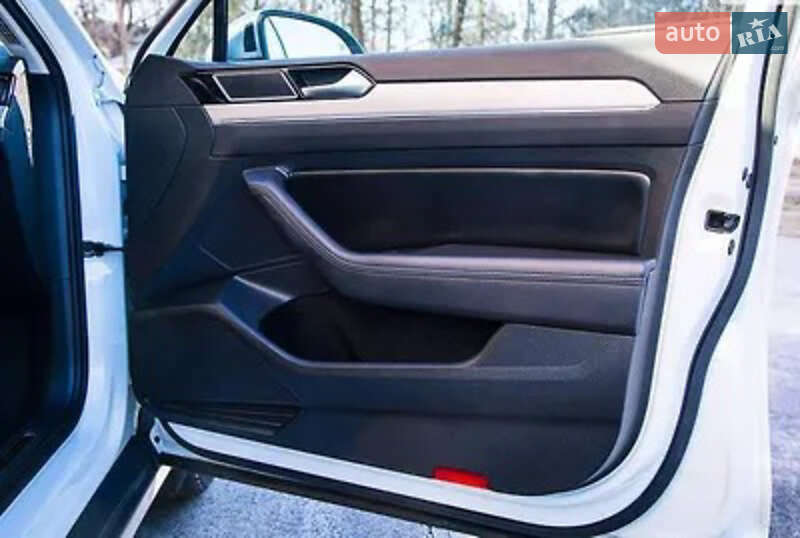 Універсал Volkswagen Passat 2017 в Дніпрі