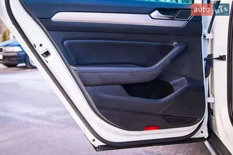 Універсал Volkswagen Passat 2017 в Дніпрі