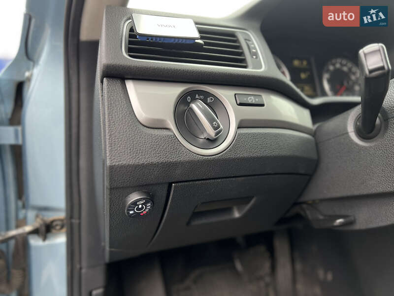 Седан Volkswagen Passat 2011 в Києві