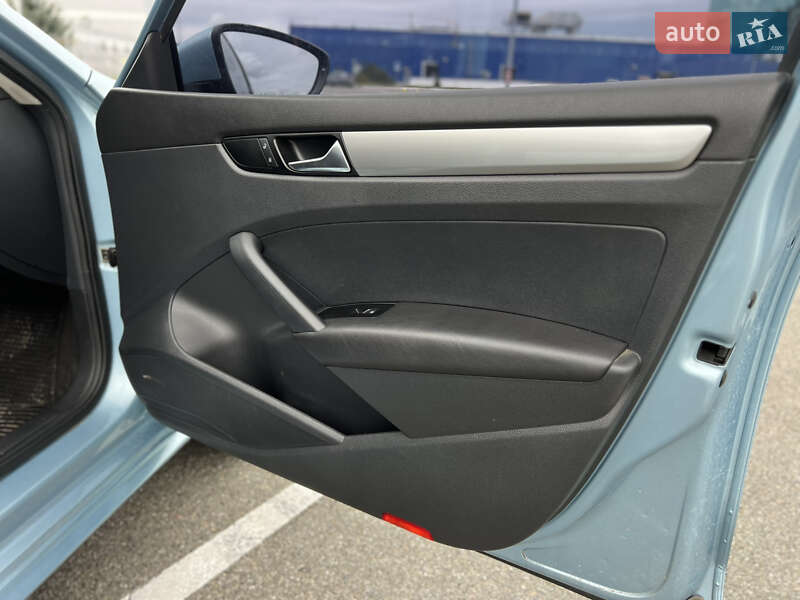 Седан Volkswagen Passat 2011 в Києві