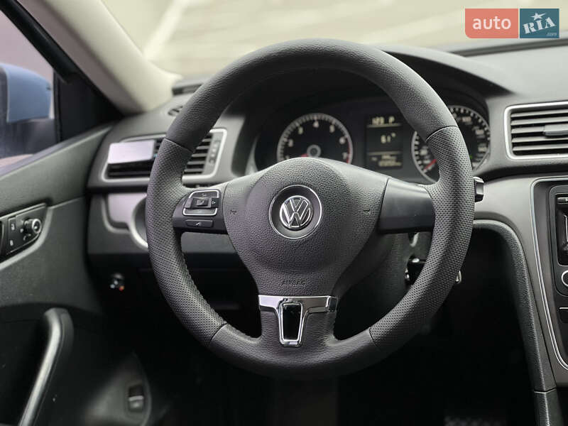 Седан Volkswagen Passat 2011 в Києві