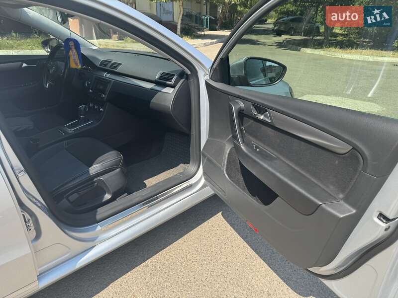 Універсал Volkswagen Passat 2012 в Херсоні
