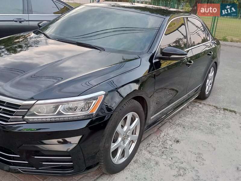 Седан Volkswagen Passat 2016 в Киеве
