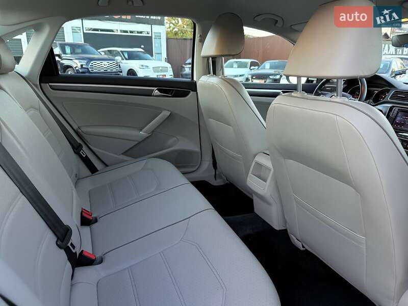 Седан Volkswagen Passat 2018 в Харькове