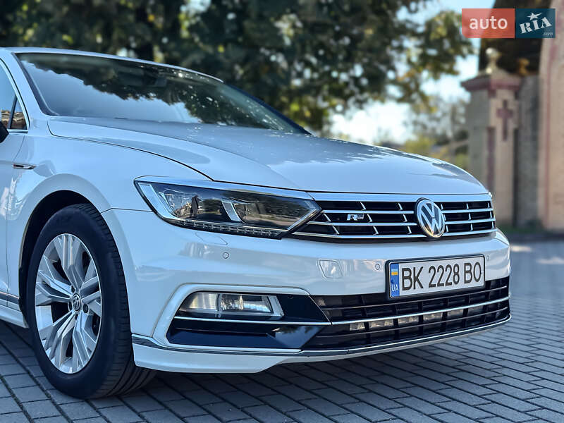Седан Volkswagen Passat 2016 в Радивиліві