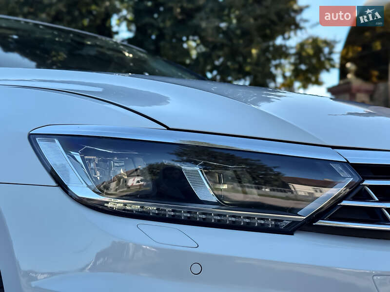 Седан Volkswagen Passat 2016 в Радивиліві