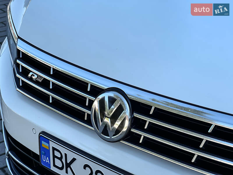 Седан Volkswagen Passat 2016 в Радивиліві