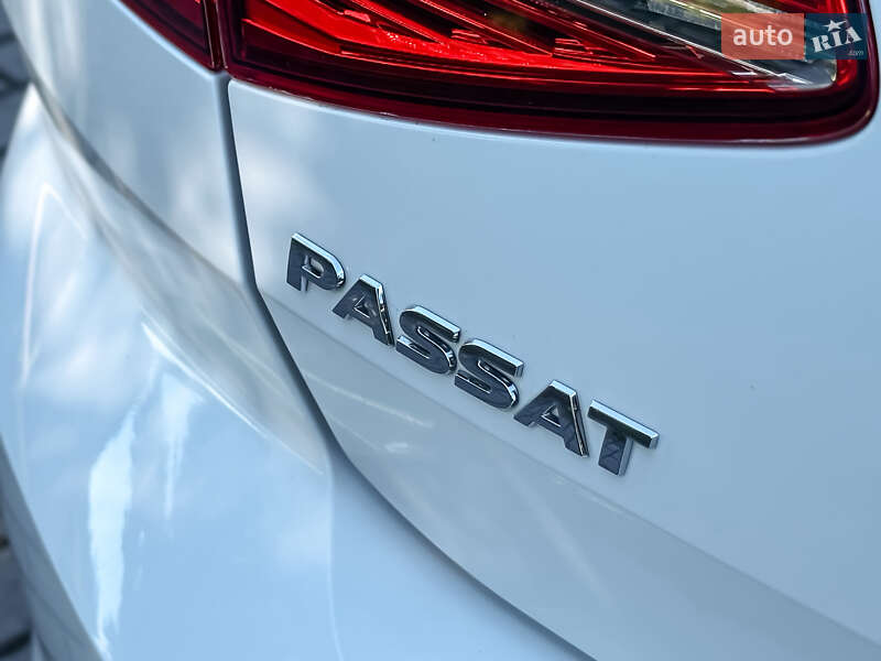 Седан Volkswagen Passat 2016 в Радивиліві