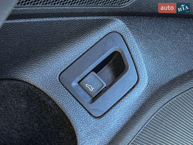 Седан Volkswagen Passat 2016 в Радивиліві