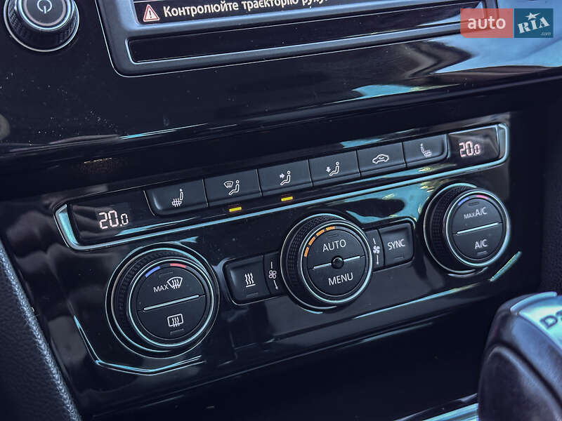 Седан Volkswagen Passat 2016 в Радивиліві