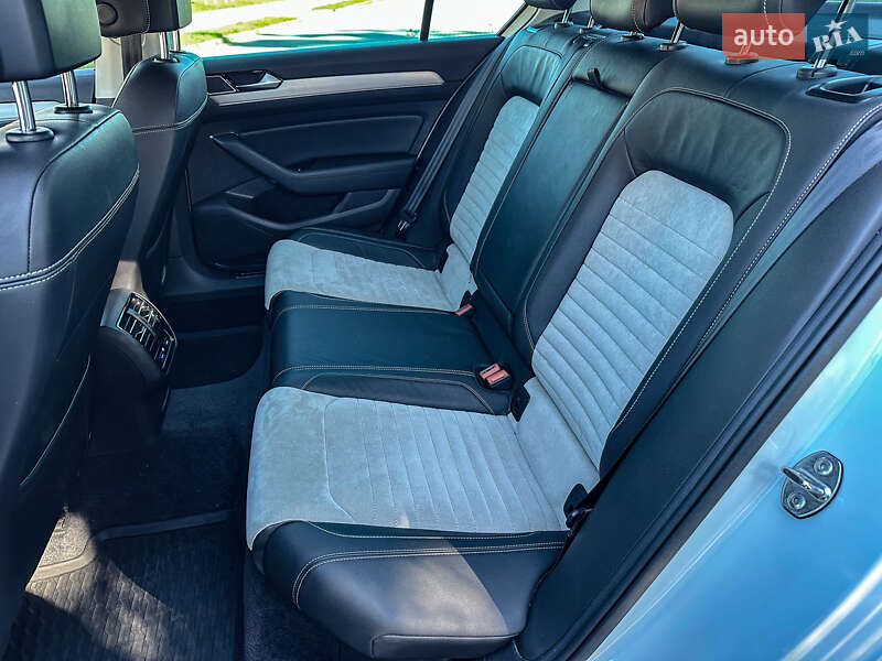 Седан Volkswagen Passat 2016 в Радивиліві