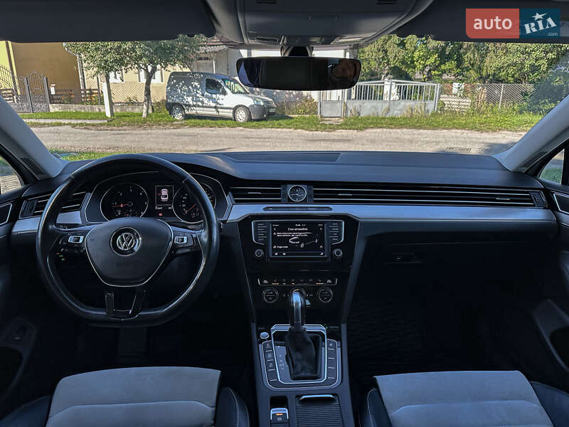 Седан Volkswagen Passat 2016 в Радивиліві