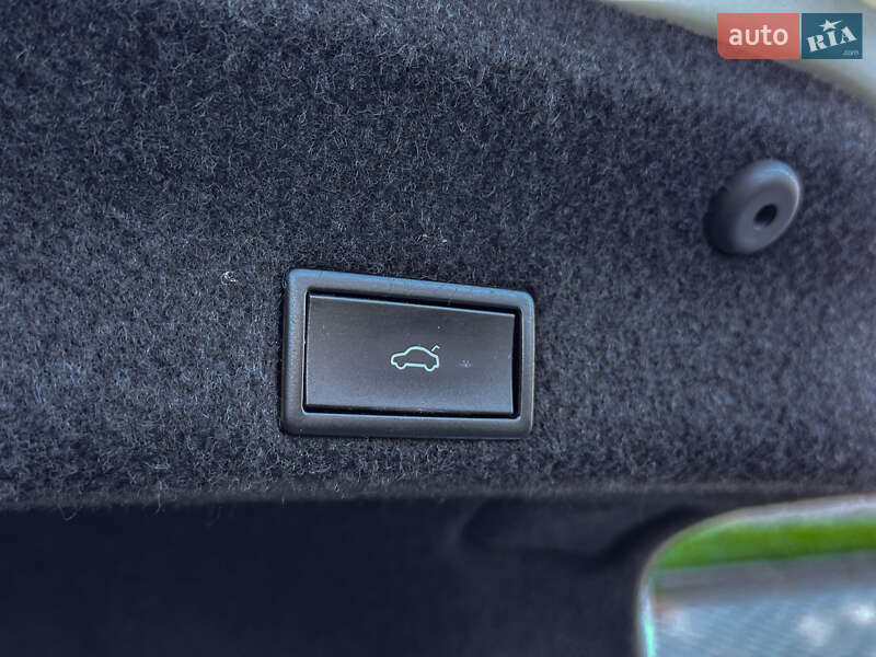 Седан Volkswagen Passat 2016 в Радивиліві