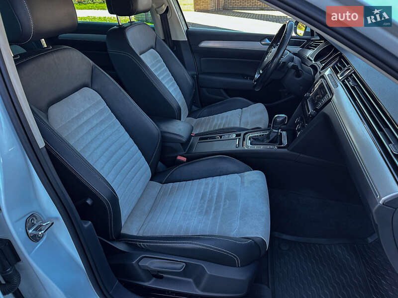 Седан Volkswagen Passat 2016 в Радивиліві