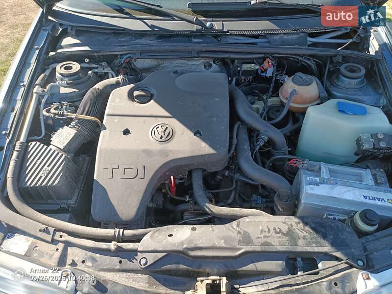 Седан Volkswagen Passat 1995 в Любешове